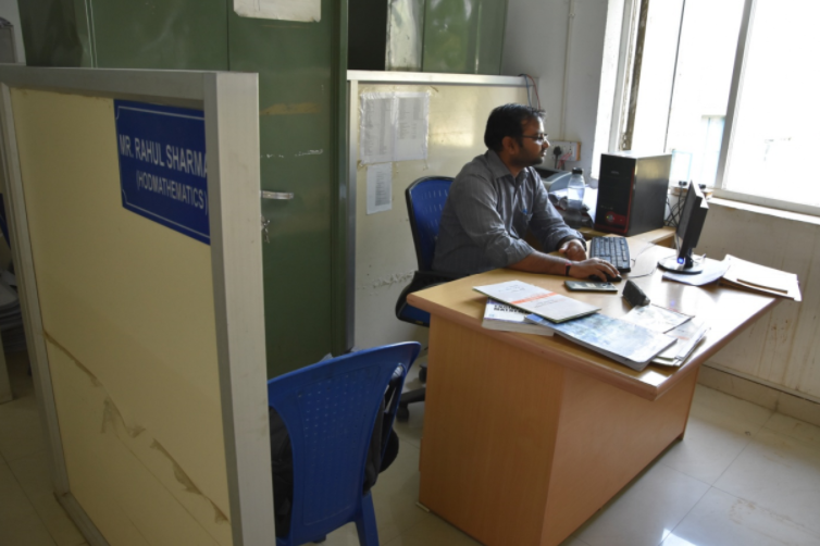 UEM Jaipur Faculty Seating photo 14